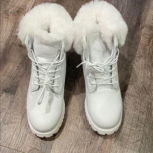 Lugz Women's White Winter Boots with Fur